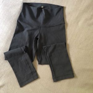 LULULEMON Crop Yoga Pants Size 6